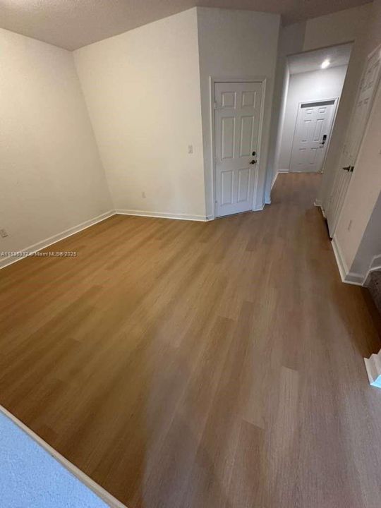 For Rent: $3,198 (3 beds, 2 baths, 1468 Square Feet)