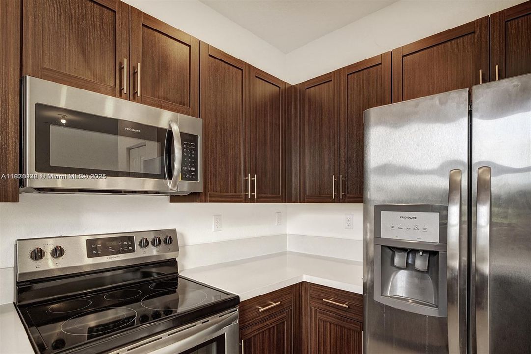 For Rent: $3,198 (3 beds, 2 baths, 1468 Square Feet)