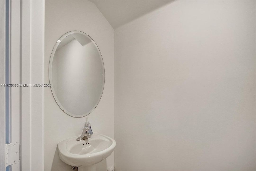 For Rent: $3,198 (3 beds, 2 baths, 1468 Square Feet)