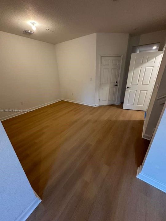 For Rent: $3,198 (3 beds, 2 baths, 1468 Square Feet)