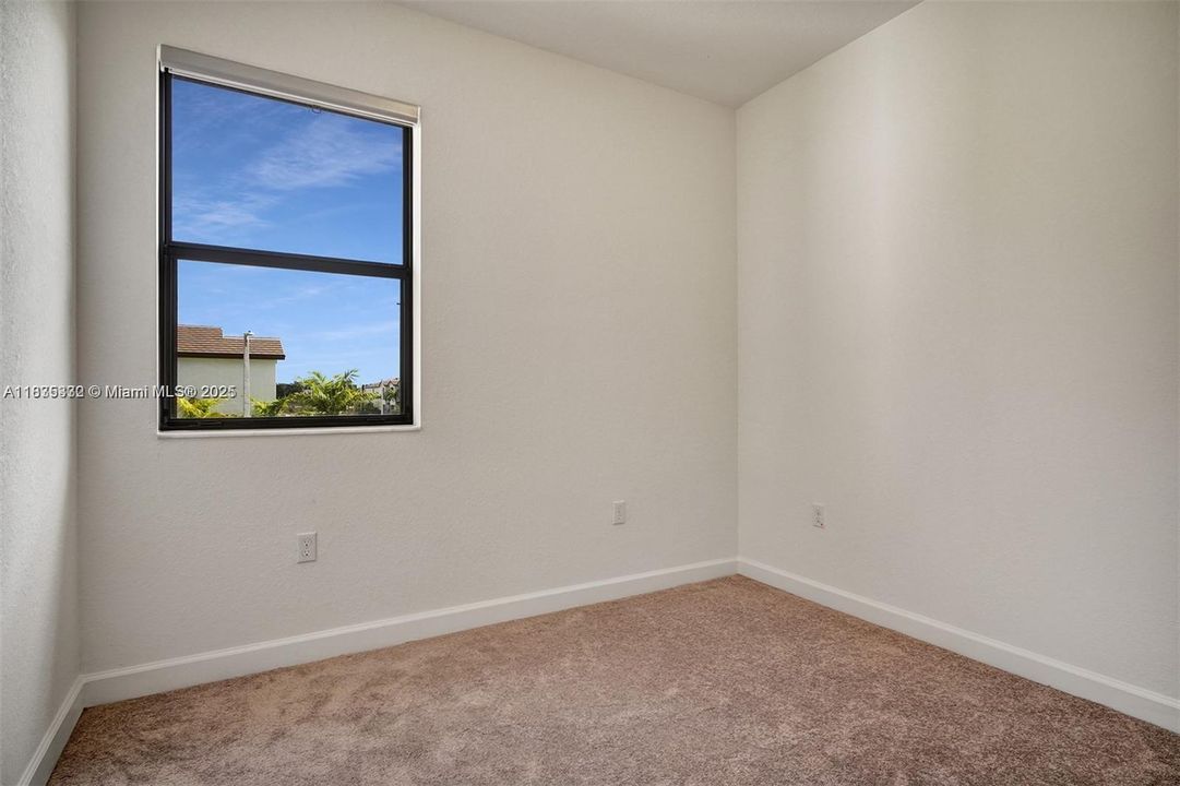 For Rent: $3,198 (3 beds, 2 baths, 1468 Square Feet)