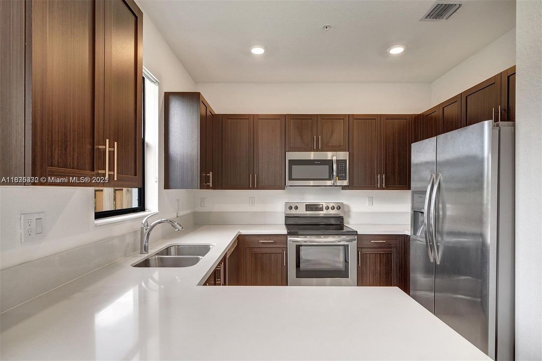 For Rent: $3,198 (3 beds, 2 baths, 1468 Square Feet)