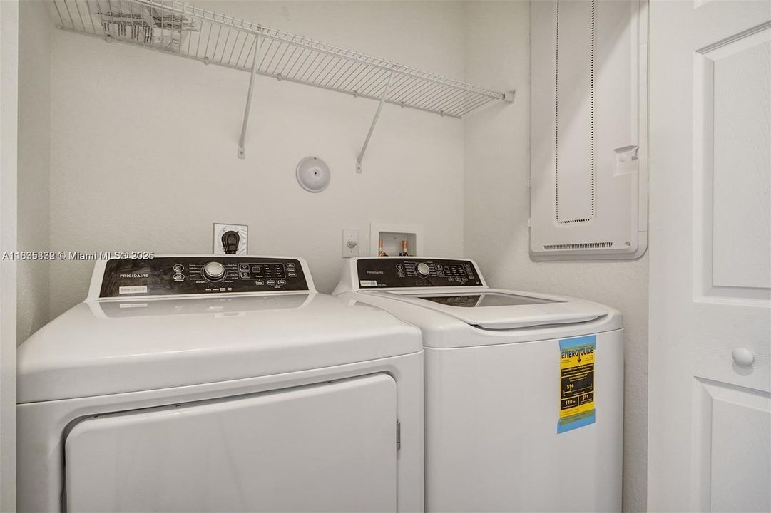 For Rent: $3,198 (3 beds, 2 baths, 1468 Square Feet)