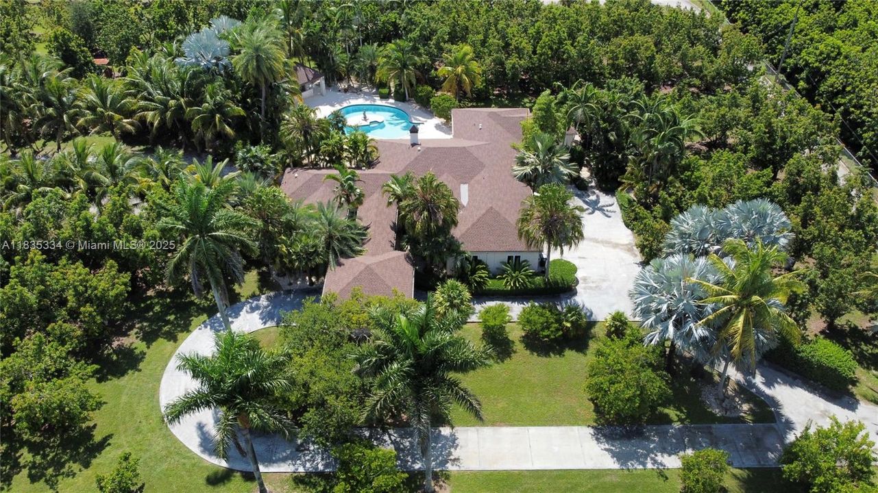 合同活跃: $2,999,000 (4 贝兹, 4 浴室, 3764 平方英尺)