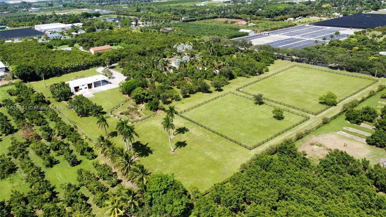 合同活跃: $2,999,000 (4 贝兹, 4 浴室, 3764 平方英尺)