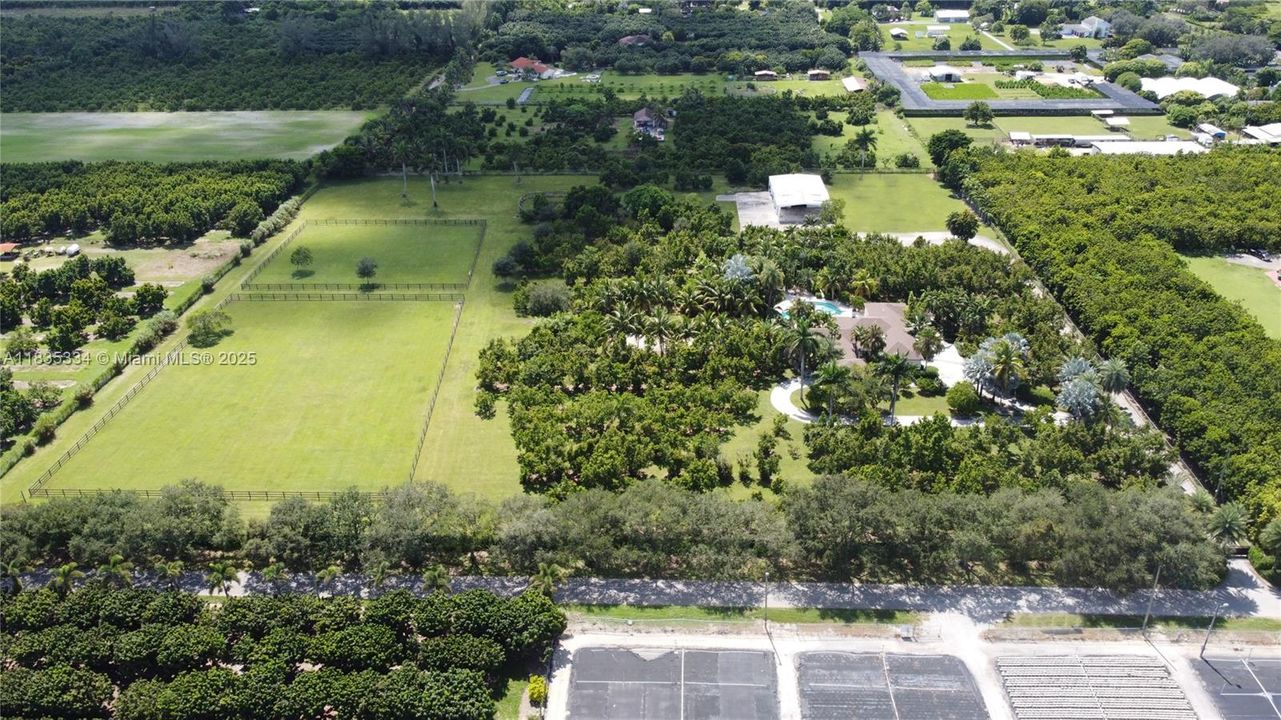 合同活跃: $2,999,000 (4 贝兹, 4 浴室, 3764 平方英尺)