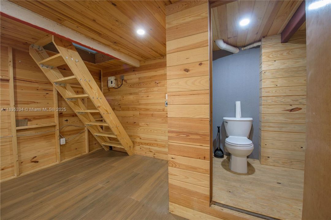 合同活跃: $2,999,000 (4 贝兹, 4 浴室, 3764 平方英尺)