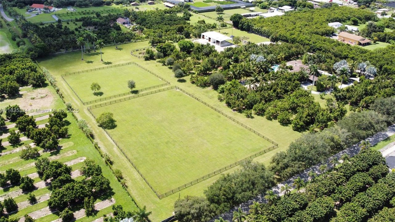 合同活跃: $2,999,000 (4 贝兹, 4 浴室, 3764 平方英尺)