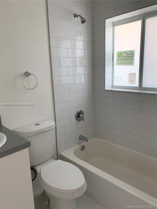 合同活跃: $1,500 (1 贝兹, 1 浴室, 2005 平方英尺)