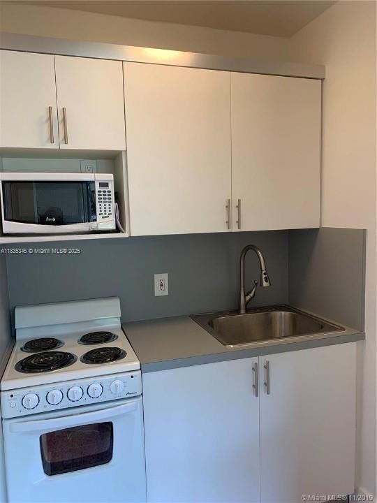 合同活跃: $1,500 (1 贝兹, 1 浴室, 2005 平方英尺)