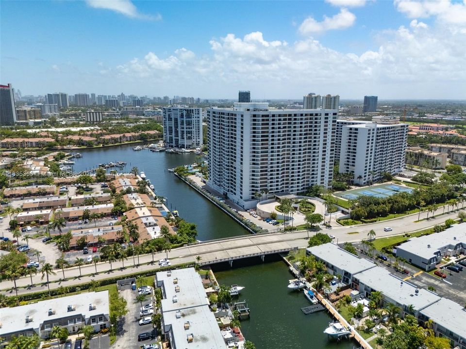 Vendido Recientemente: $265,000 (2 camas, 2 baños, 1280 Pies cuadrados)