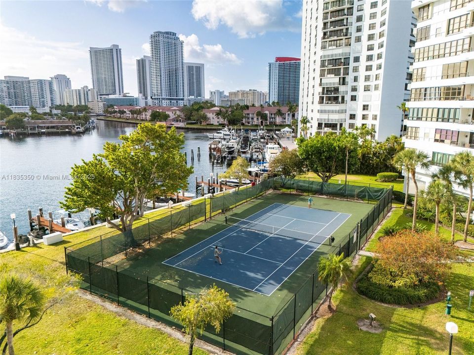 Vendido Recientemente: $265,000 (2 camas, 2 baños, 1280 Pies cuadrados)