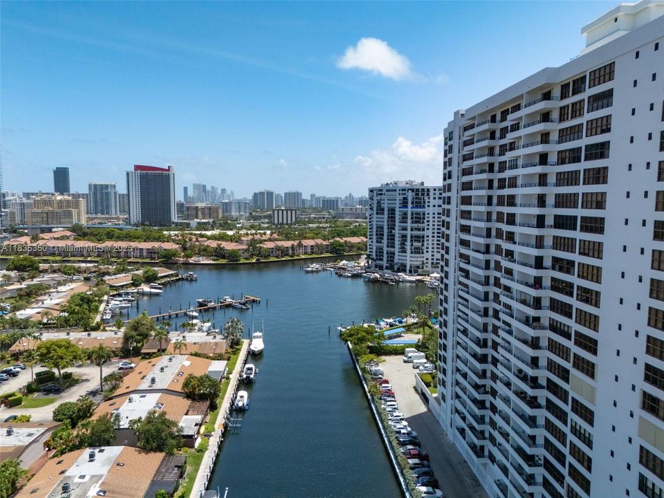 Vendido Recientemente: $265,000 (2 camas, 2 baños, 1280 Pies cuadrados)