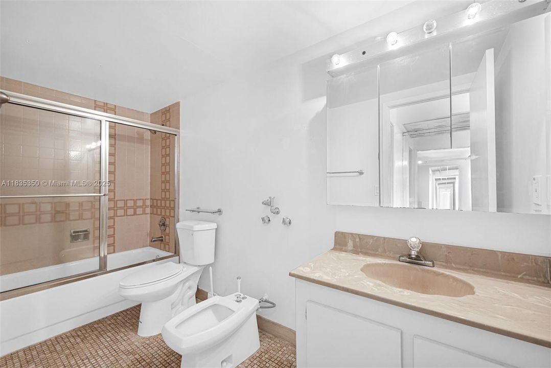 Vendido Recientemente: $265,000 (2 camas, 2 baños, 1280 Pies cuadrados)