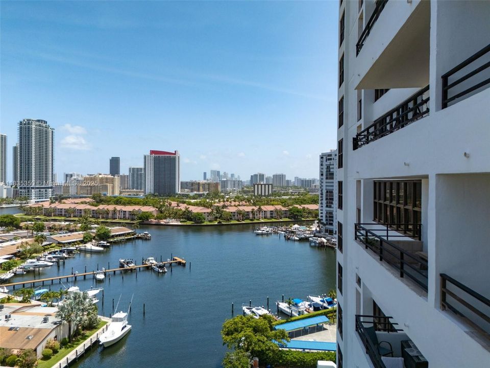 Vendido Recientemente: $265,000 (2 camas, 2 baños, 1280 Pies cuadrados)