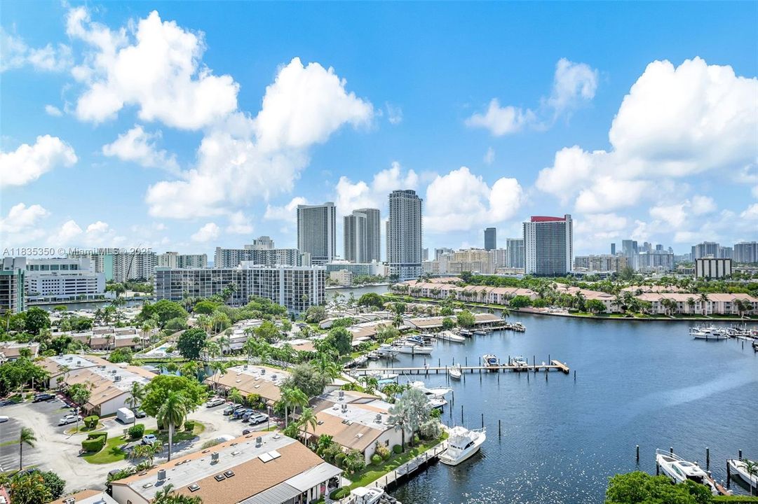 Vendido Recientemente: $265,000 (2 camas, 2 baños, 1280 Pies cuadrados)