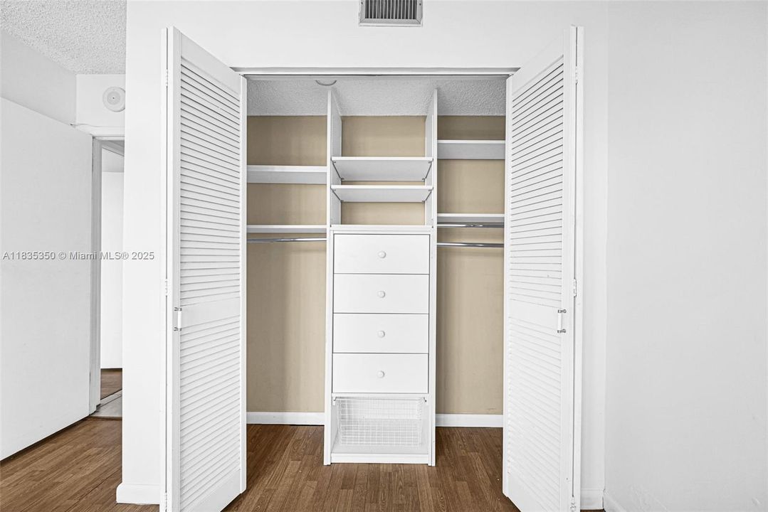 Vendido Recientemente: $265,000 (2 camas, 2 baños, 1280 Pies cuadrados)