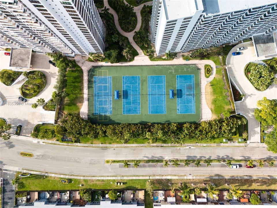 Vendido Recientemente: $265,000 (2 camas, 2 baños, 1280 Pies cuadrados)