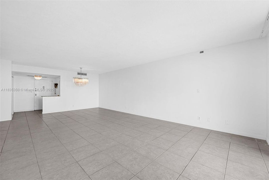 Vendido Recientemente: $265,000 (2 camas, 2 baños, 1280 Pies cuadrados)