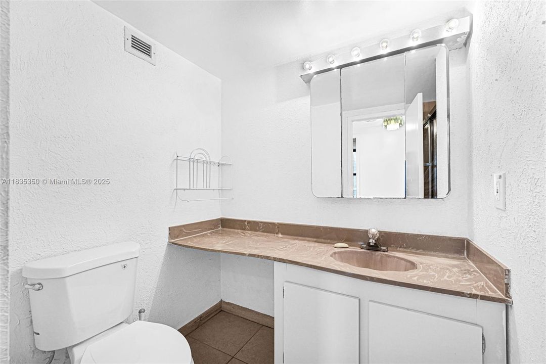 Vendido Recientemente: $265,000 (2 camas, 2 baños, 1280 Pies cuadrados)