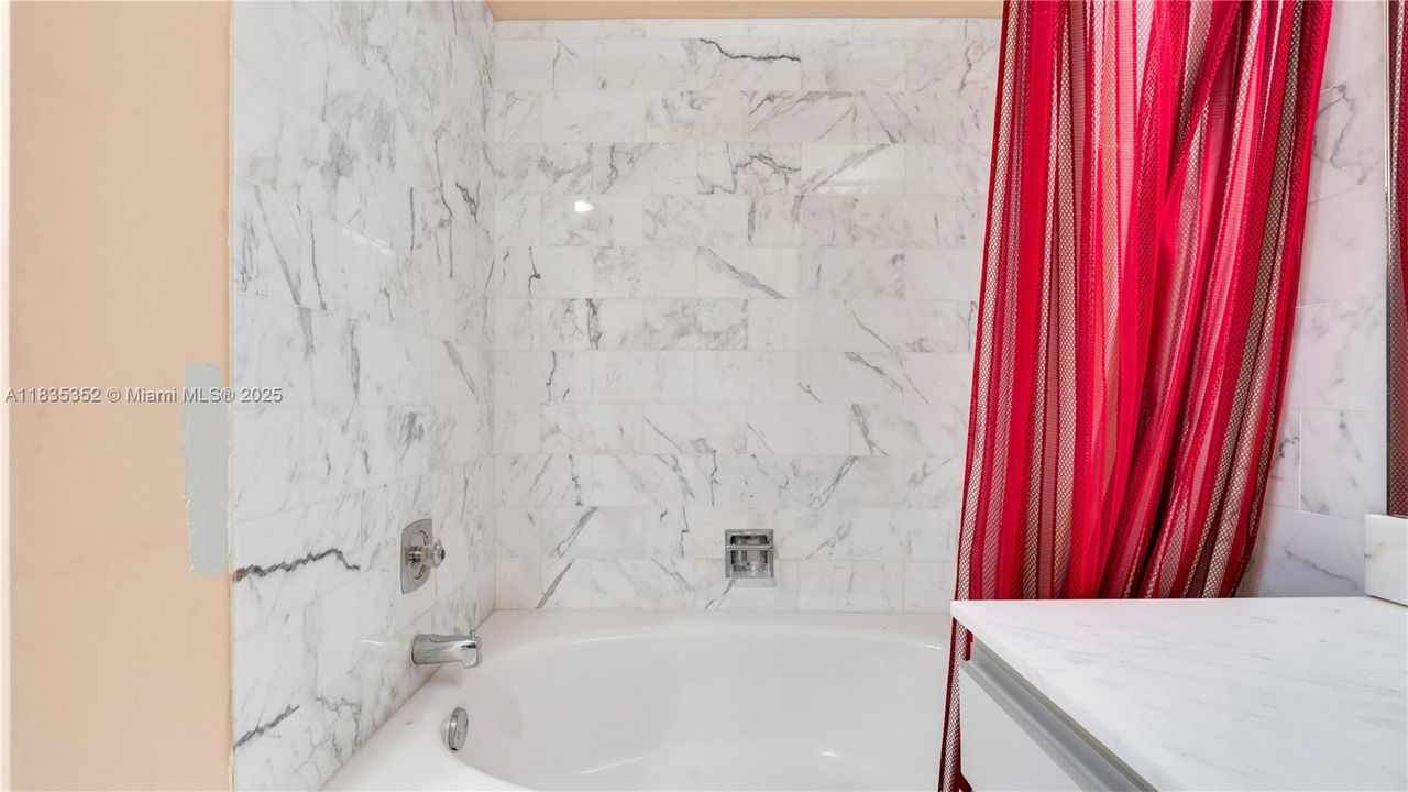 Vendido Recientemente: $750,000 (2 camas, 2 baños, 1005 Pies cuadrados)