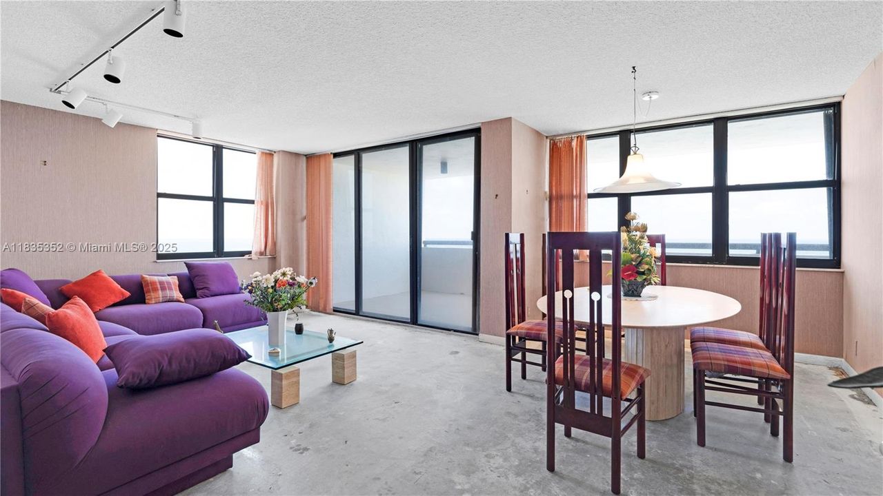 Vendido Recientemente: $750,000 (2 camas, 2 baños, 1005 Pies cuadrados)