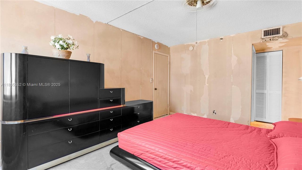 Vendido Recientemente: $750,000 (2 camas, 2 baños, 1005 Pies cuadrados)