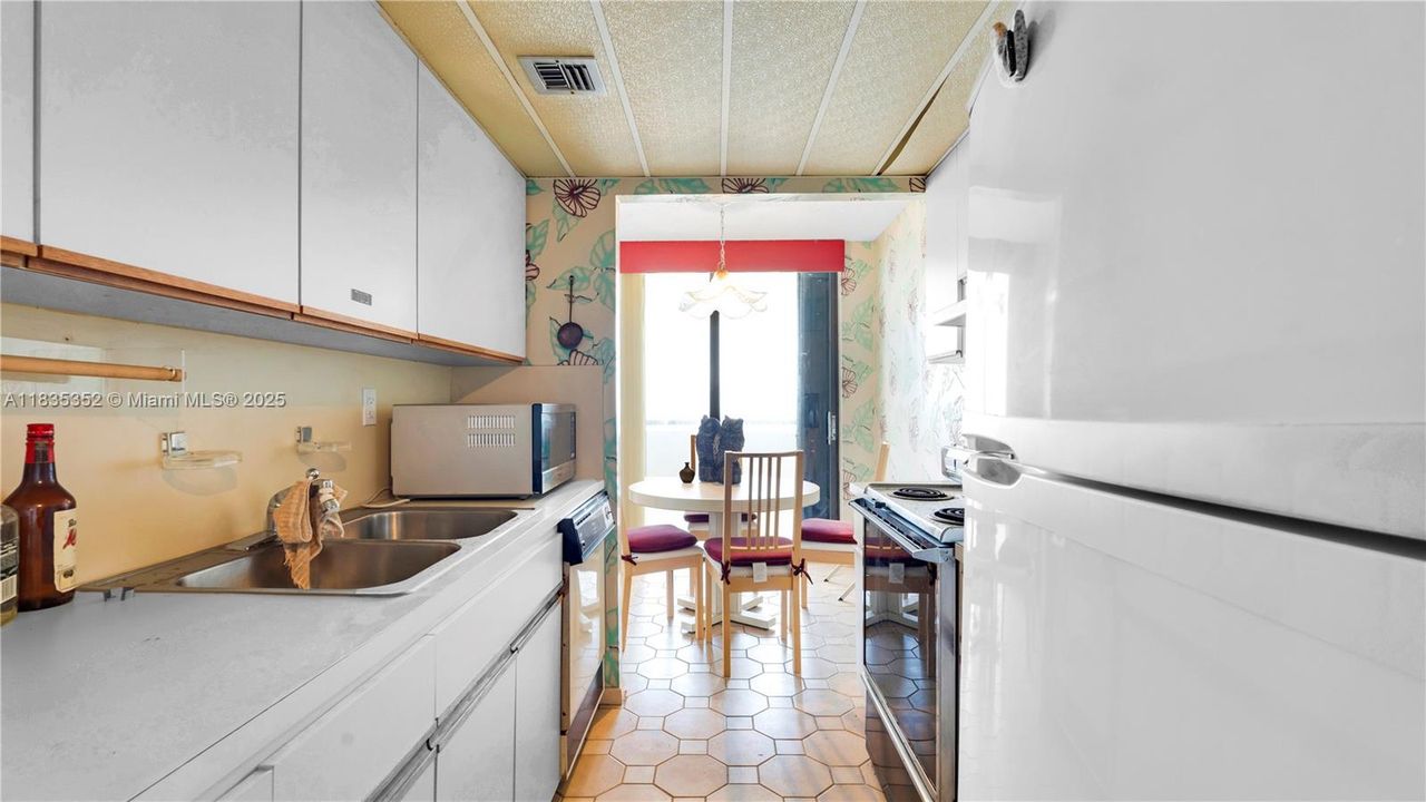 Vendido Recientemente: $750,000 (2 camas, 2 baños, 1005 Pies cuadrados)