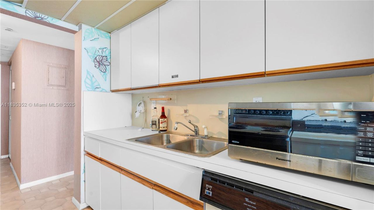 Vendido Recientemente: $750,000 (2 camas, 2 baños, 1005 Pies cuadrados)