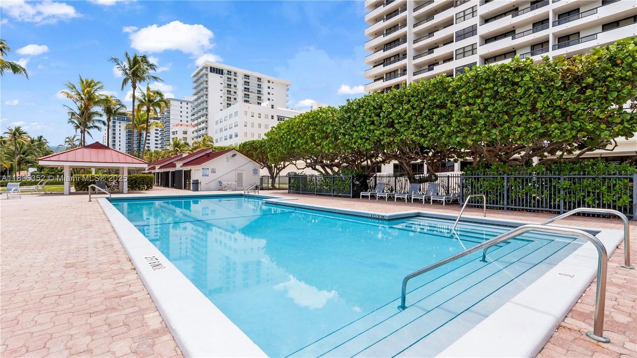 Vendido Recientemente: $750,000 (2 camas, 2 baños, 1005 Pies cuadrados)