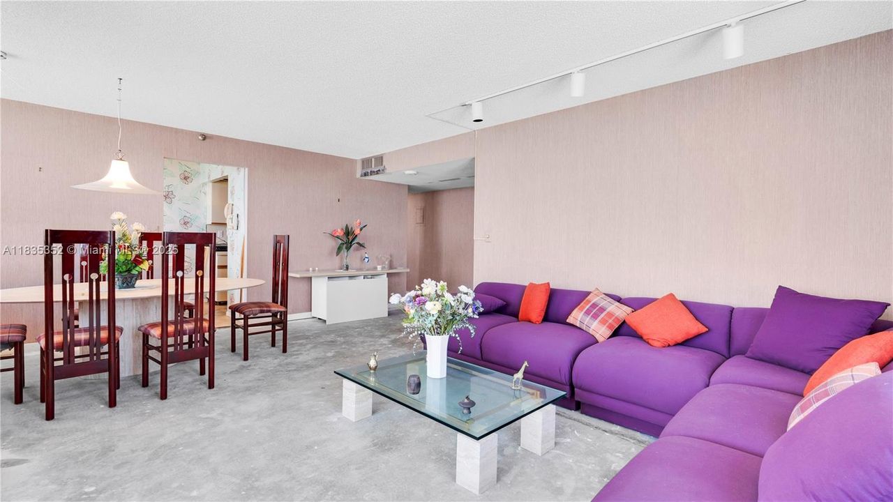 Vendido Recientemente: $750,000 (2 camas, 2 baños, 1005 Pies cuadrados)