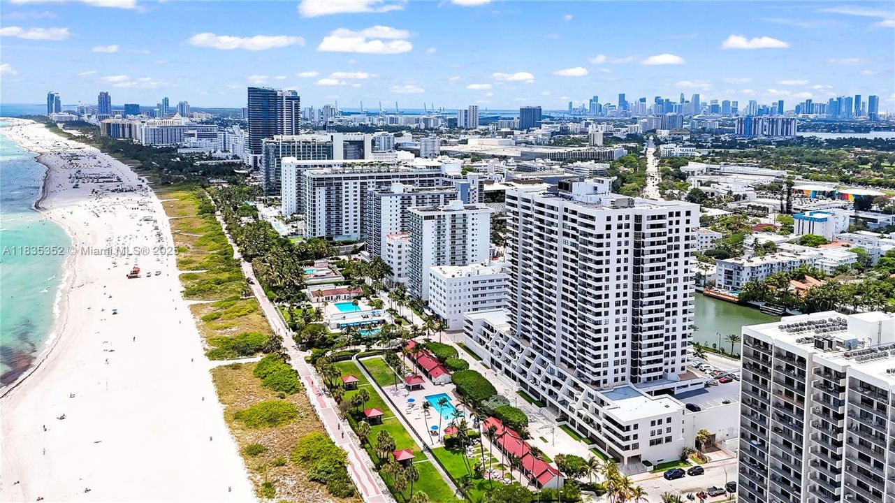 Vendido Recientemente: $750,000 (2 camas, 2 baños, 1005 Pies cuadrados)