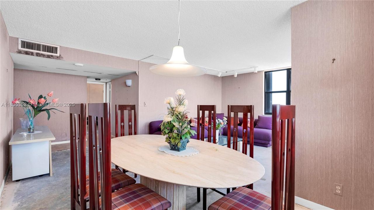 Vendido Recientemente: $750,000 (2 camas, 2 baños, 1005 Pies cuadrados)