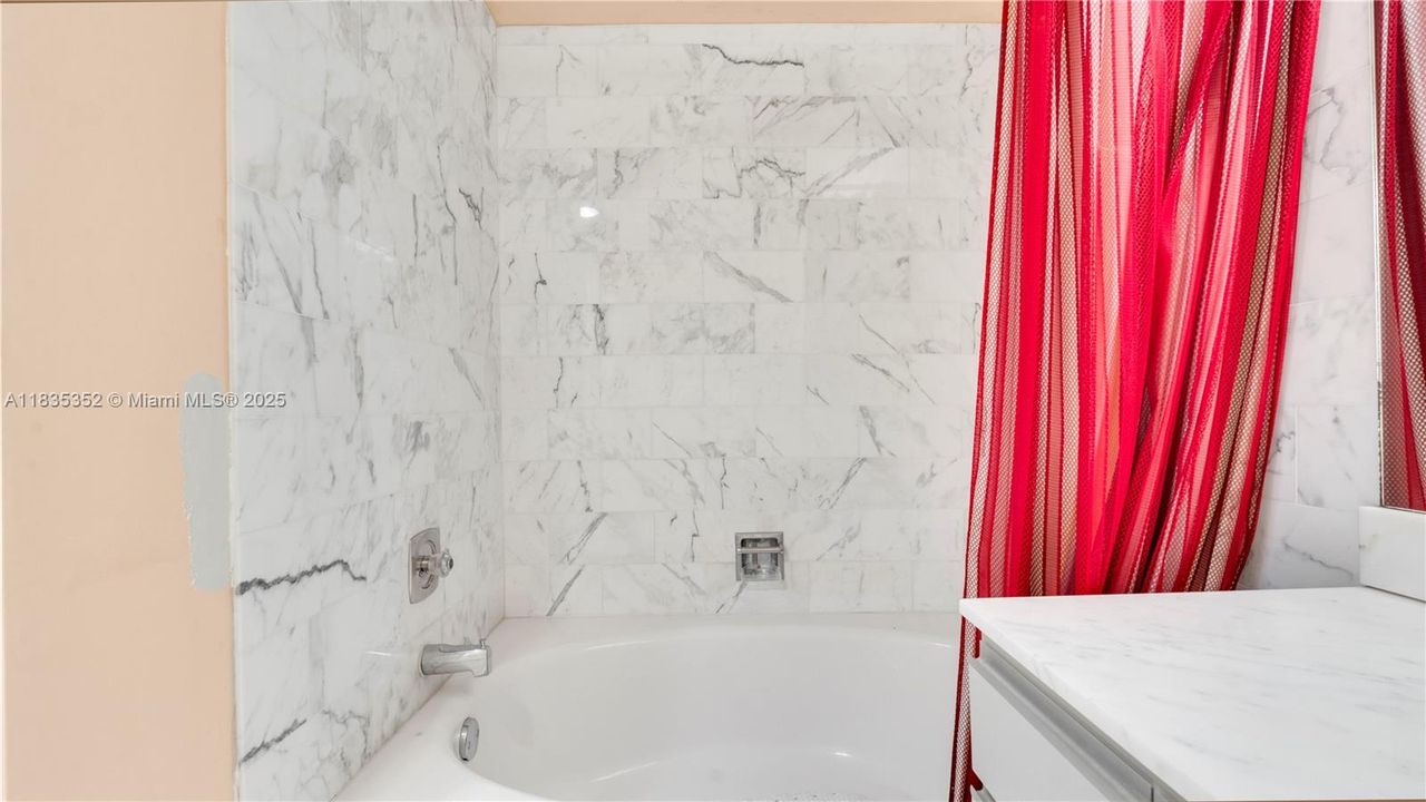 Vendido Recientemente: $750,000 (2 camas, 2 baños, 1005 Pies cuadrados)