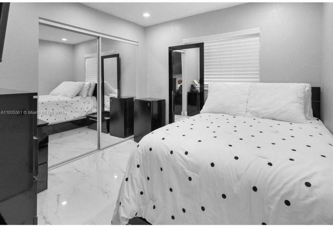 For Sale: $450,000 (3 beds, 2 baths, 1053 Square Feet)