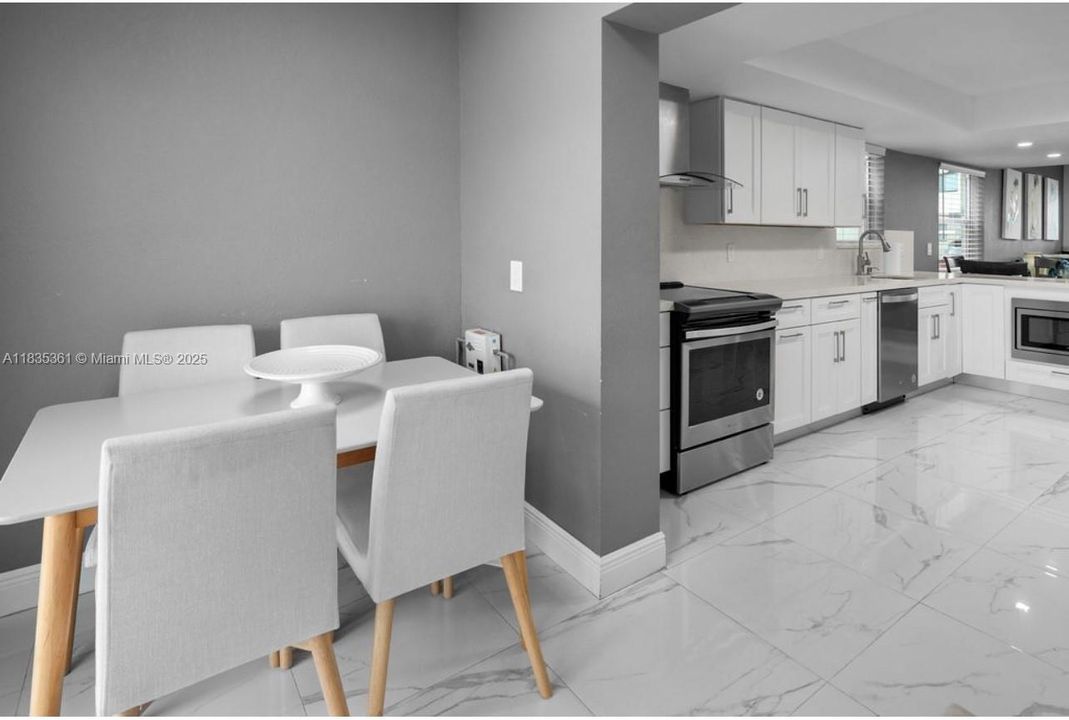 For Sale: $450,000 (3 beds, 2 baths, 1053 Square Feet)