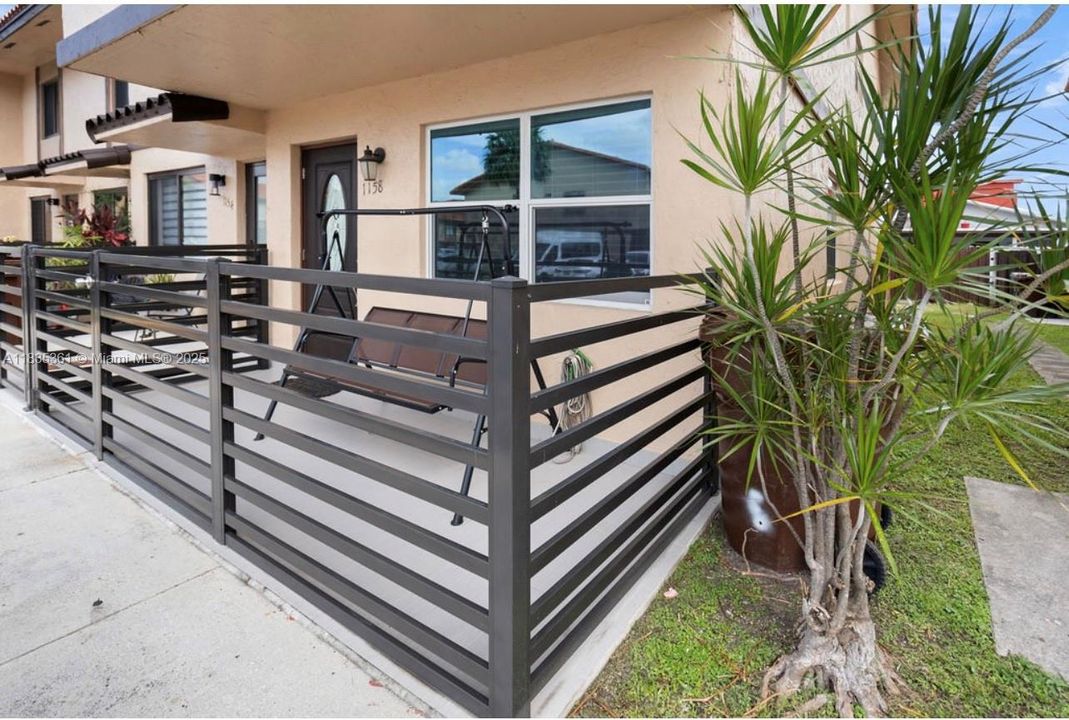 For Sale: $450,000 (3 beds, 2 baths, 1053 Square Feet)