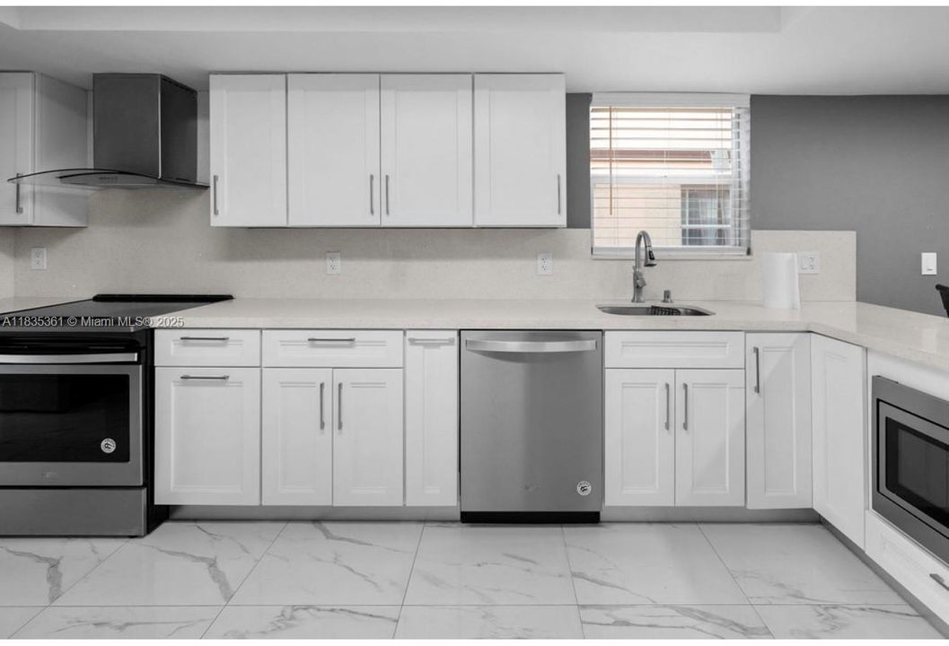 For Sale: $450,000 (3 beds, 2 baths, 1053 Square Feet)