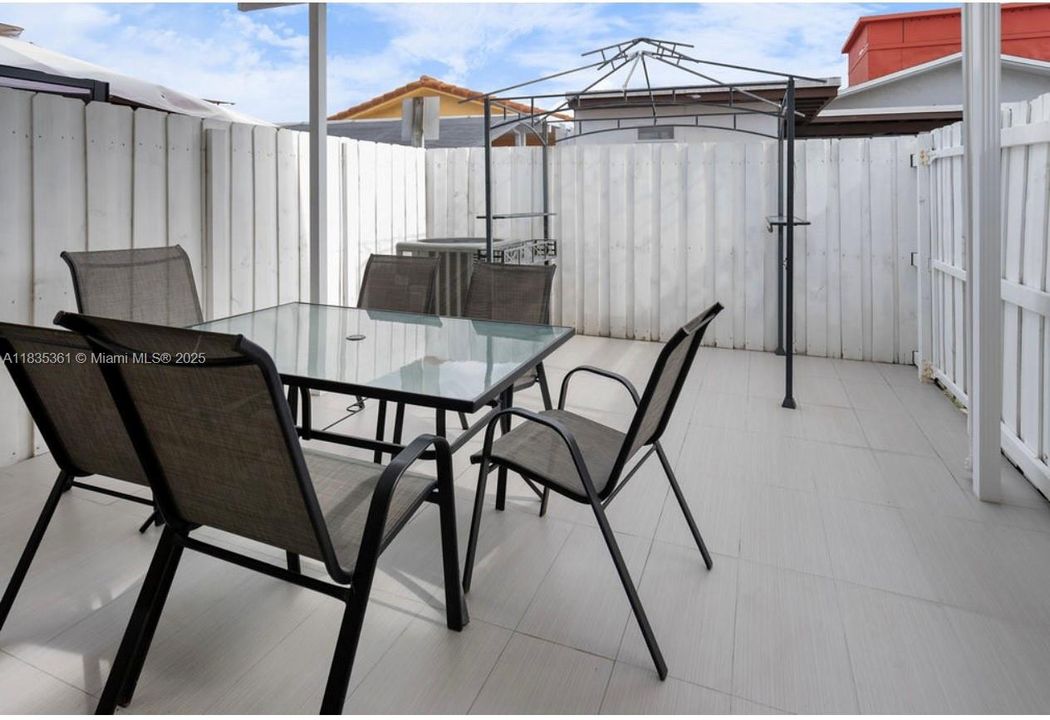 For Sale: $450,000 (3 beds, 2 baths, 1053 Square Feet)