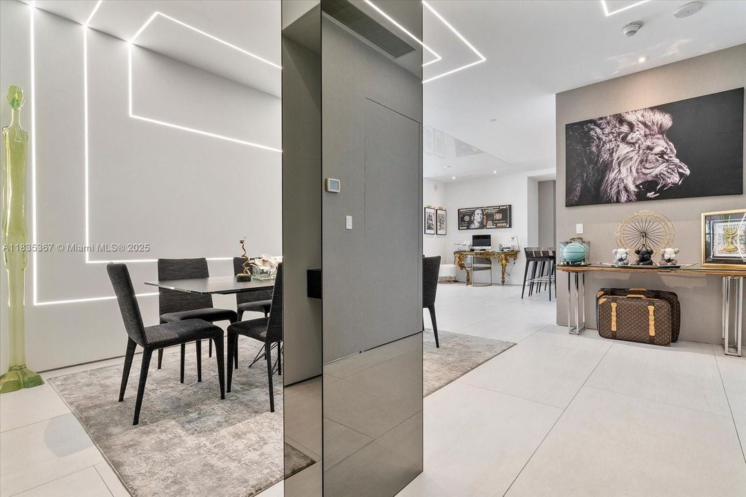 合同活跃: $3,190,000 (2 贝兹, 2 浴室, 2300 平方英尺)