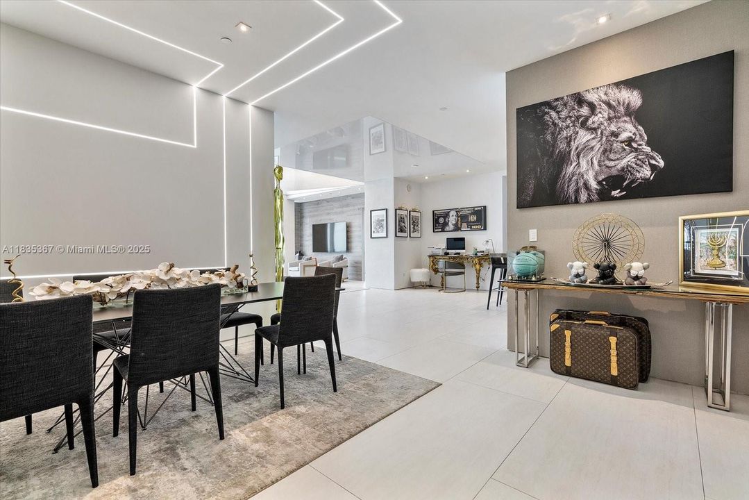 合同活跃: $3,190,000 (2 贝兹, 2 浴室, 2300 平方英尺)