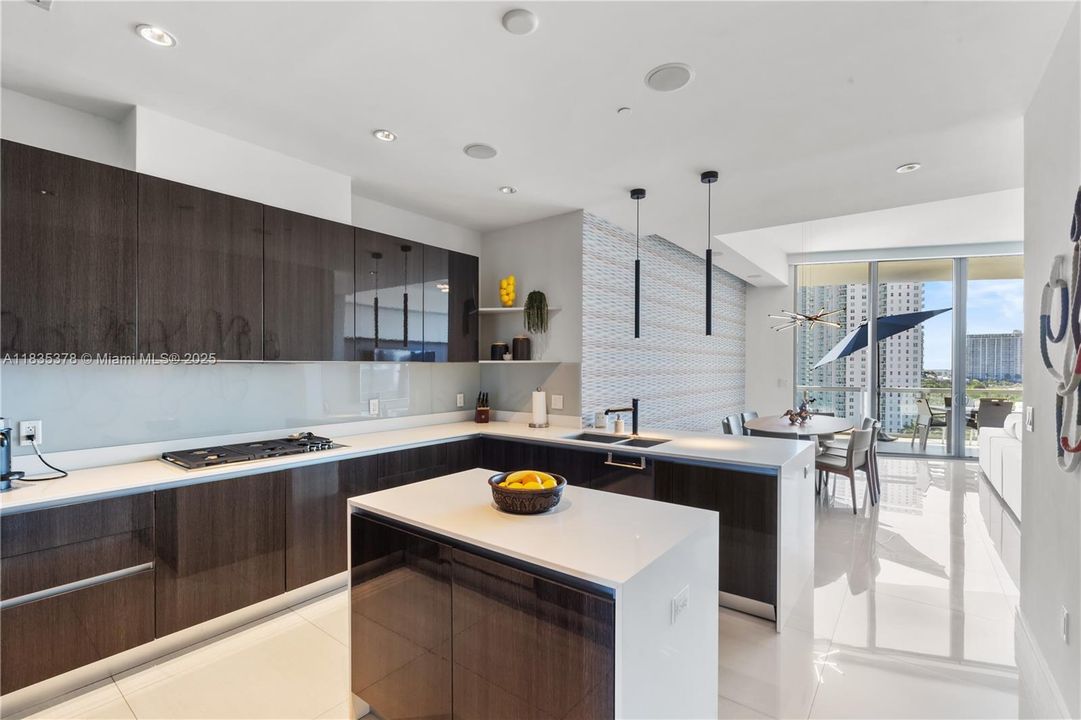 待售: $1,750,000 (4 贝兹, 4 浴室, 2307 平方英尺)