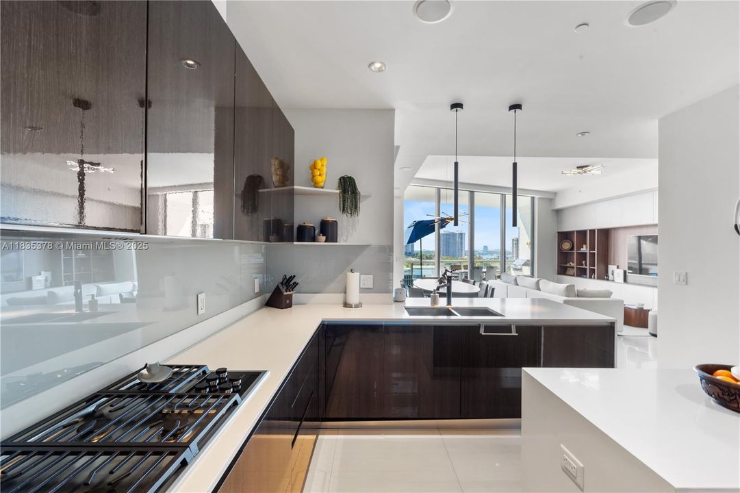 待售: $1,750,000 (4 贝兹, 4 浴室, 2307 平方英尺)