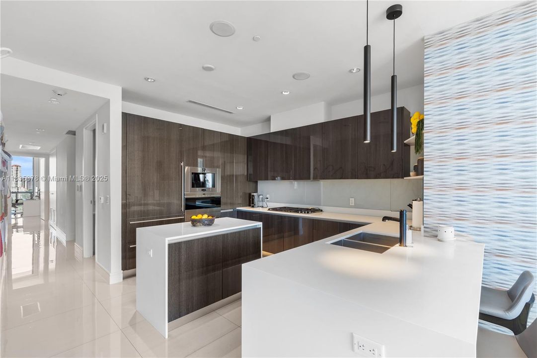 待售: $1,750,000 (4 贝兹, 4 浴室, 2307 平方英尺)