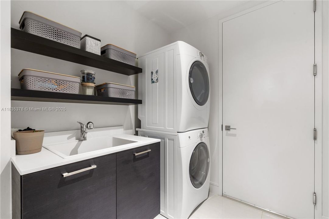 待售: $1,750,000 (4 贝兹, 4 浴室, 2307 平方英尺)