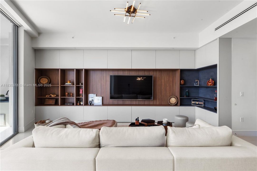 待售: $1,750,000 (4 贝兹, 4 浴室, 2307 平方英尺)