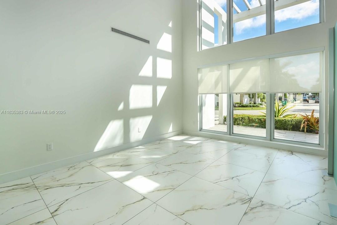 Recently Rented: $9,200 (5 beds, 6 baths, 3638 Square Feet)