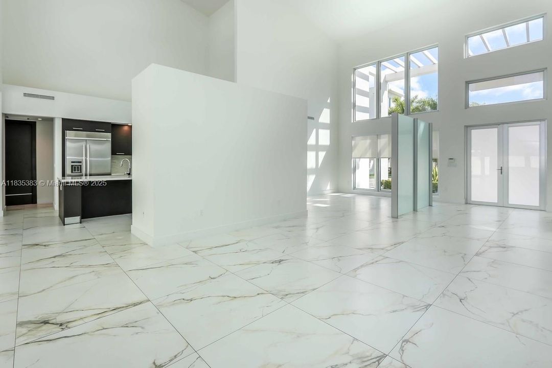 Recently Rented: $9,200 (5 beds, 6 baths, 3638 Square Feet)