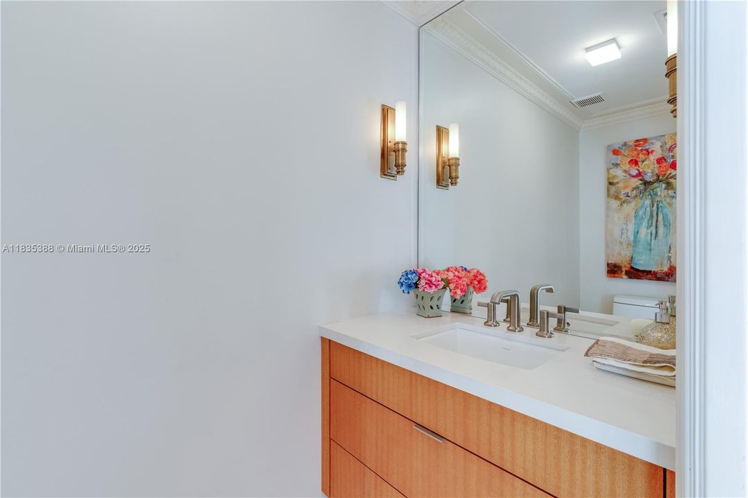 Vendido Recientemente: $1,900,000 (3 camas, 3 baños, 3132 Pies cuadrados)