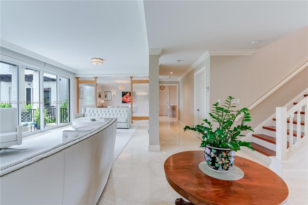 Vendido Recientemente: $1,900,000 (3 camas, 3 baños, 3132 Pies cuadrados)